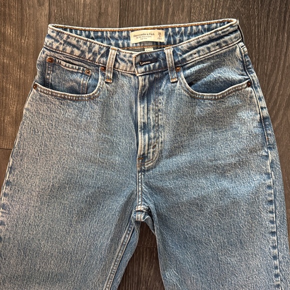Abercrombie 90s Relaxed Jean High Rise Curve Love 26 2 S - Picture 3 of 6